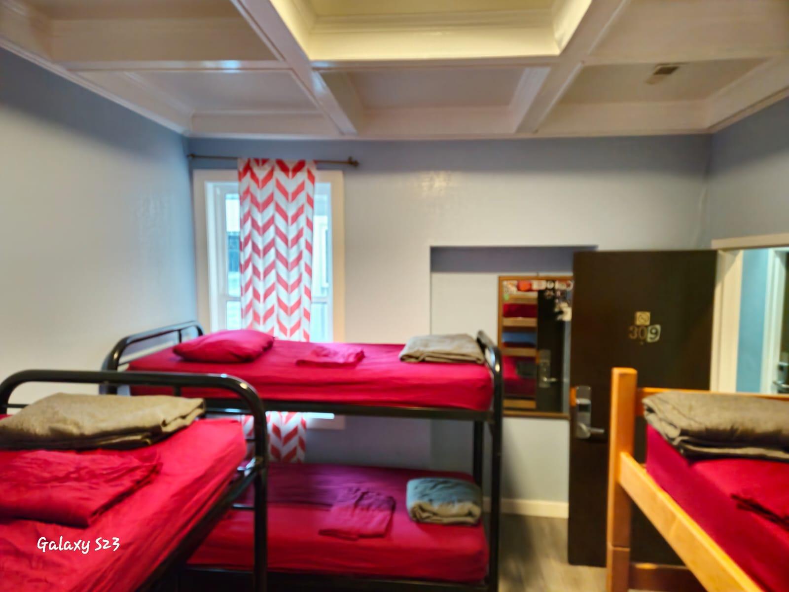 Private Room for 6 People with Shared Bathroom